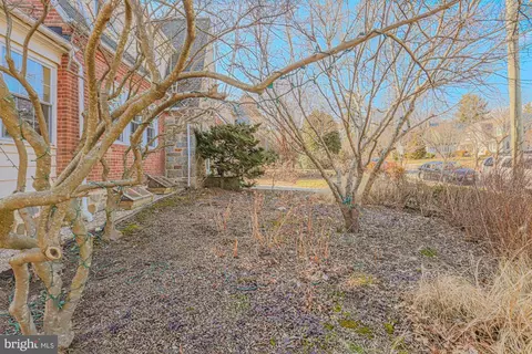 Exterior - 215 E Lake Ave, Baltimore, MD 21212 photo 15 of 16
