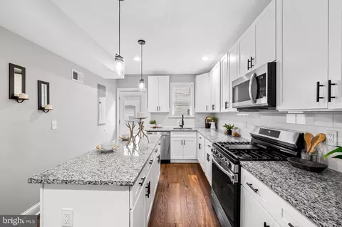 Entry Way - 1518 E Clement St, Baltimore, MD 21230 photo 5 of 10