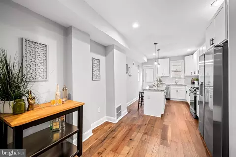 Entry Way - 1518 E Clement St, Baltimore, MD 21230 photo 3 of 10
