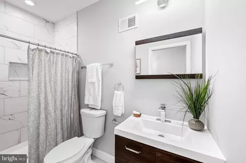 Bath - 1518 E Clement St, Baltimore, MD 21230 photo 2 of 4