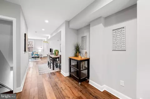 Entry Way - 1518 E Clement St, Baltimore, MD 21230 photo 2 of 10