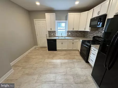 Entry Way - 831 Belgian Ave, Baltimore, MD 21218 photo 1 of 5