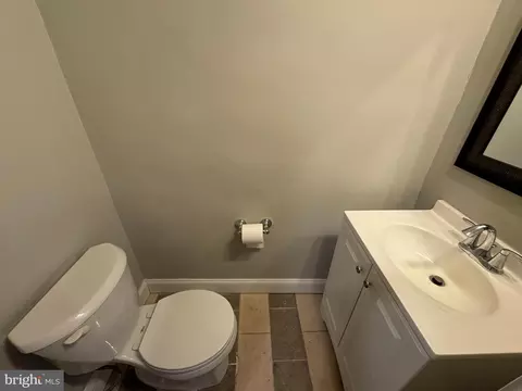 Bath - 831 Belgian Ave, Baltimore, MD 21218 photo 1 of 4
