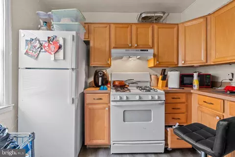 Kitchen - 4002 Edgewood Rd, Baltimore, MD 21215 photo 4 of 4