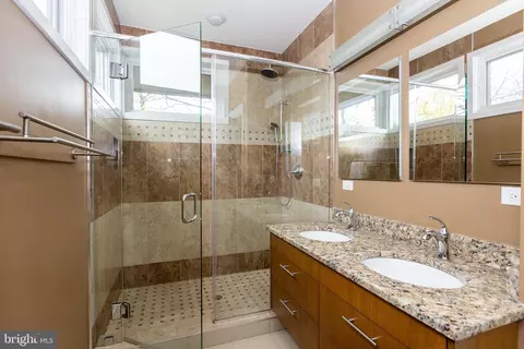 Bath - 2074 Eric Shaefer Way, Baltimore, MD 21211 photo 2 of 4
