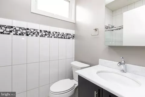 Bath - 2074 Eric Shaefer Way, Baltimore, MD 21211 photo 3 of 4