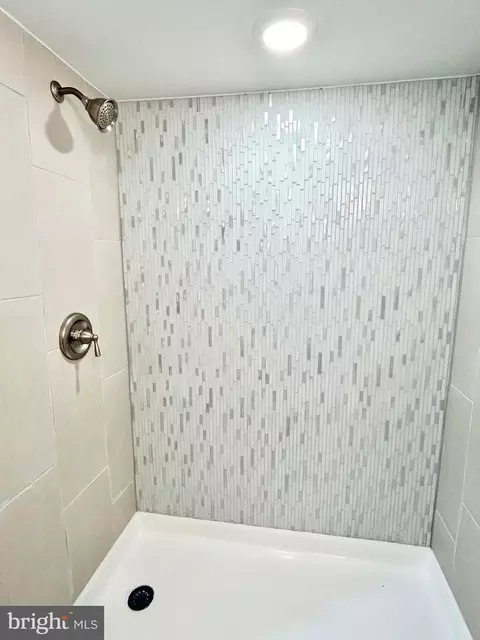 Bath - 1533 E 35th St, Baltimore, MD 21218 photo 5 of 6