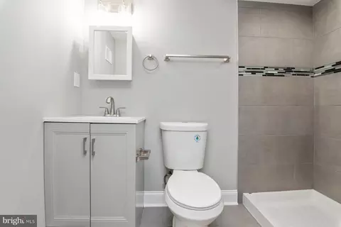 Bath - 1259 E Belvedere Ave, Baltimore, MD 21239 photo 1 of 3