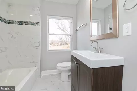Bath - 1259 E Belvedere Ave, Baltimore, MD 21239 photo 2 of 3