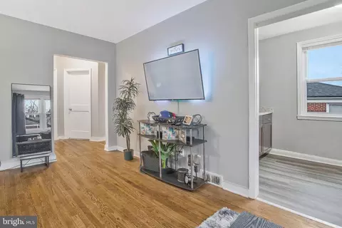 Entry Way - 1123 Gleneagle Rd, Baltimore, MD 21239 photo 1 of 3