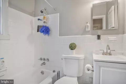 Bath - 1123 Gleneagle Rd, Baltimore, MD 21239 photo 1 of 2