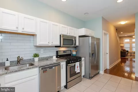 Entry Way - 433 E Lanvale St, Baltimore, MD 21202 photo 2 of 5