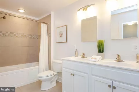 Bath - 433 E Lanvale St, Baltimore, MD 21202 photo 3 of 4