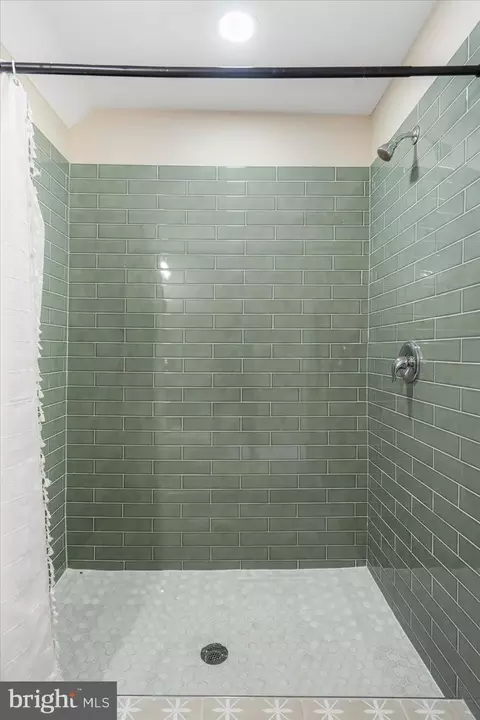 Bath - 2501 E Strathmore Ave, Baltimore, MD 21214 photo 6 of 6