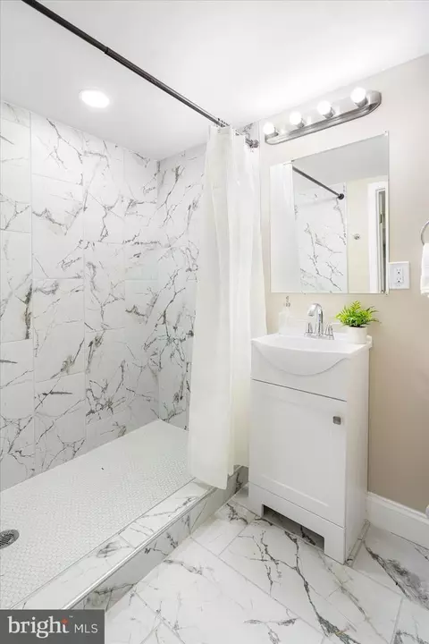 Bath - 2501 E Strathmore Ave, Baltimore, MD 21214 photo 1 of 6
