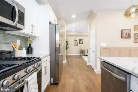 Entry Way - 2501 E Strathmore Ave, Baltimore, MD 21214 photo 1 of 5