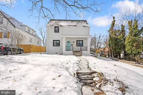Exterior - 2501 E Strathmore Ave, Baltimore, MD 21214 photo 2 of 3