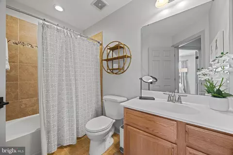 Bath - 902 Oldham St, Baltimore, MD 21224 photo 4 of 4