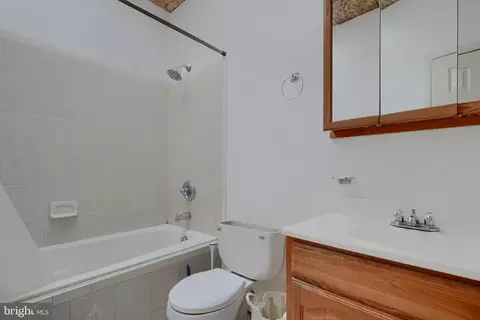 Bath - 2132 Park Ave, Baltimore, MD 21217 photo 2 of 3