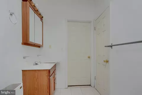 Bath - 2132 Park Ave, Baltimore, MD 21217 photo 3 of 3