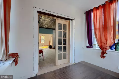 Entry Way - 2132 Park Ave, Baltimore, MD 21217 photo 2 of 4