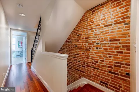 Entry Way - 1250 Hull St, Baltimore, MD 21230 photo 4 of 7