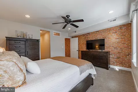 Bedroom - 1250 Hull St, Baltimore, MD 21230 photo 3 of 6