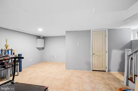 Entry Way - 2908 E Cold Spring Ln, Baltimore, MD 21214 photo 2 of 3