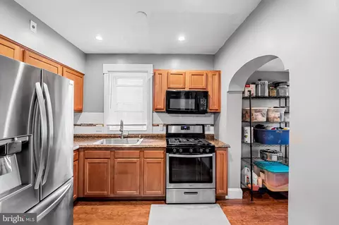 Entry Way - 2908 E Cold Spring Ln, Baltimore, MD 21214 photo 1 of 3