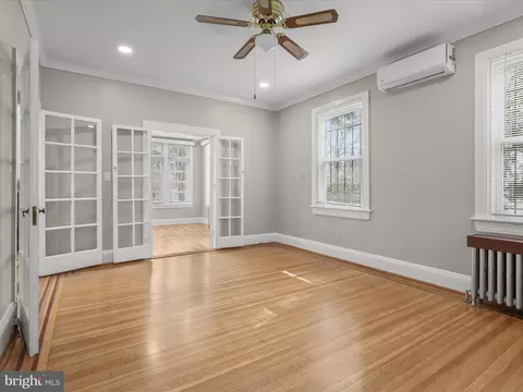 Living - 512 N Chapel Gate Ln, Baltimore, MD 21229 photo 12 of 17