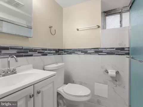 Bath - 512 N Chapel Gate Ln, Baltimore, MD 21229 photo 7 of 8