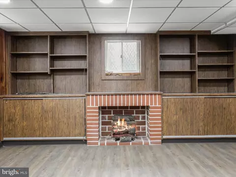 Living - 512 N Chapel Gate Ln, Baltimore, MD 21229 photo 16 of 17