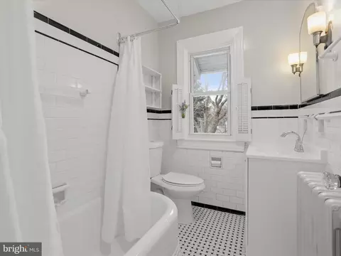 Bath - 512 N Chapel Gate Ln, Baltimore, MD 21229 photo 6 of 8