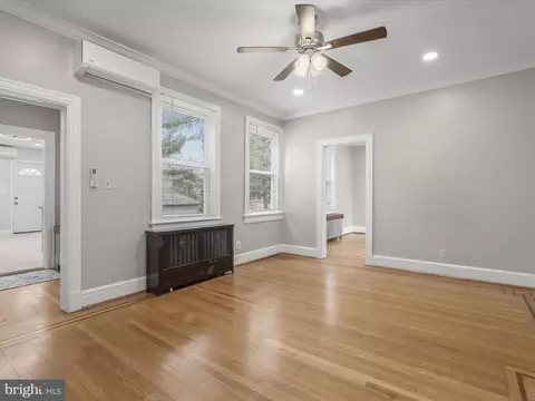 Living - 512 N Chapel Gate Ln, Baltimore, MD 21229 photo 8 of 17