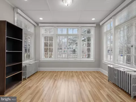 Living - 512 N Chapel Gate Ln, Baltimore, MD 21229 photo 10 of 17