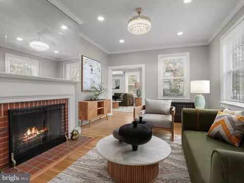Living - 512 N Chapel Gate Ln, Baltimore, MD 21229 photo 1 of 17