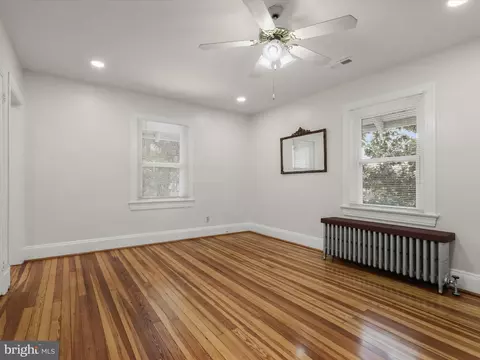 Living - 512 N Chapel Gate Ln, Baltimore, MD 21229 photo 15 of 17