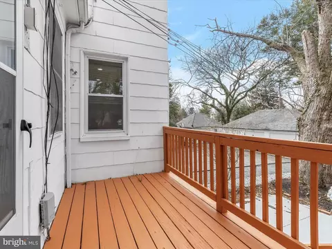 Exterior - 512 N Chapel Gate Ln, Baltimore, MD 21229 photo 3 of 9