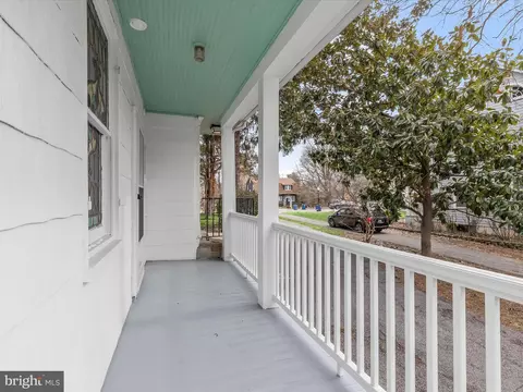 Exterior - 512 N Chapel Gate Ln, Baltimore, MD 21229 photo 6 of 9