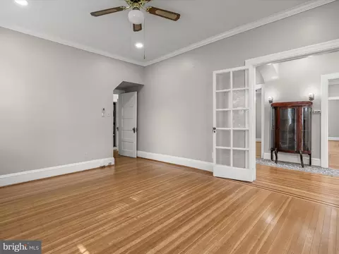 Living - 512 N Chapel Gate Ln, Baltimore, MD 21229 photo 11 of 17