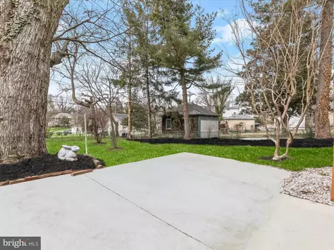 Exterior - 512 N Chapel Gate Ln, Baltimore, MD 21229 photo 7 of 9