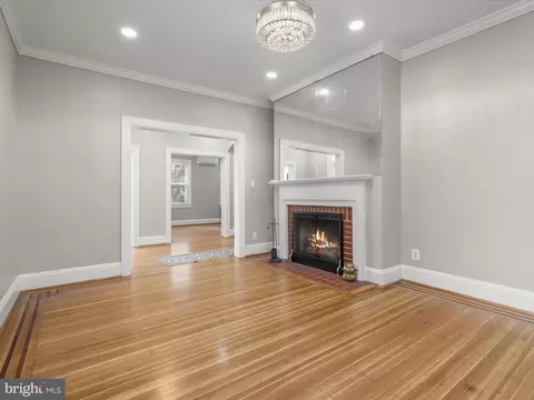Living - 512 N Chapel Gate Ln, Baltimore, MD 21229 photo 5 of 17
