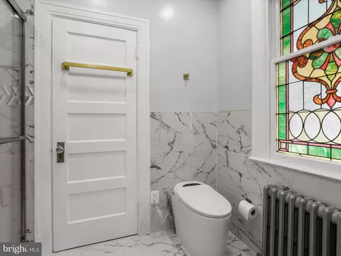 Bath - 512 N Chapel Gate Ln, Baltimore, MD 21229 photo 4 of 8