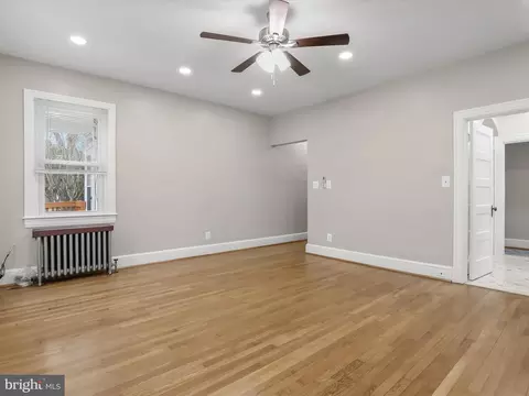 Living - 512 N Chapel Gate Ln, Baltimore, MD 21229 photo 13 of 17