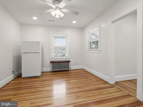 Living - 512 N Chapel Gate Ln, Baltimore, MD 21229 photo 14 of 17