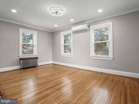 Living - 512 N Chapel Gate Ln, Baltimore, MD 21229 photo 6 of 17
