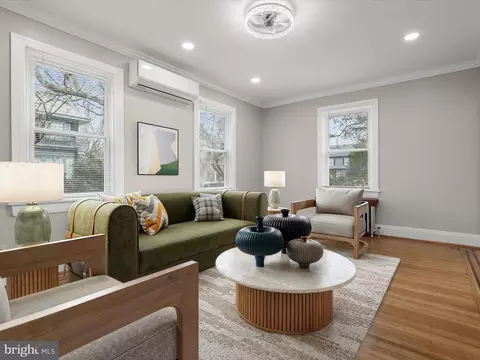 Living - 512 N Chapel Gate Ln, Baltimore, MD 21229 photo 2 of 17
