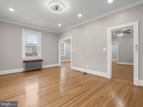 Living - 512 N Chapel Gate Ln, Baltimore, MD 21229 photo 7 of 17