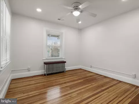 Bedroom - 512 N Chapel Gate Ln, Baltimore, MD 21229 photo 8 of 12