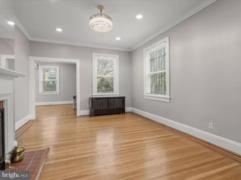 Living - 512 N Chapel Gate Ln, Baltimore, MD 21229 photo 3 of 17